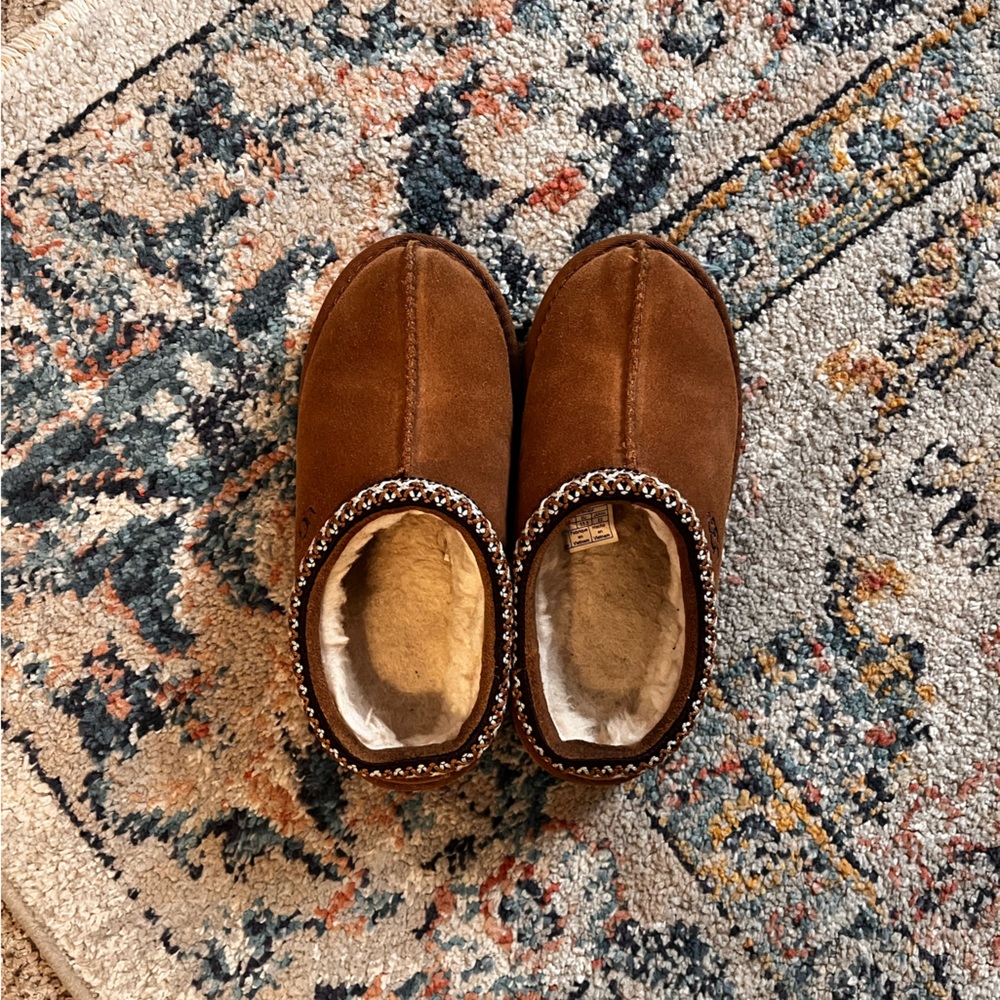 Youth Ugg House Shoes EUC